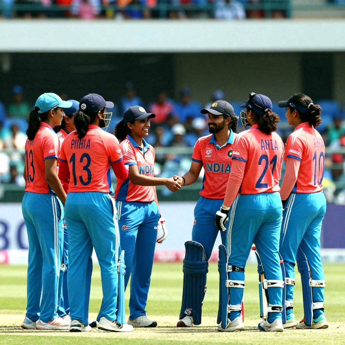 গ্লাভসের পেছনের হিসাব: অ্যালিস ক্যাপসি, ডিসজয়েন্টেড ক্যালেন্ডার আর উইমেন'স ক্রিকেটের অদেখা প্রশ্ন