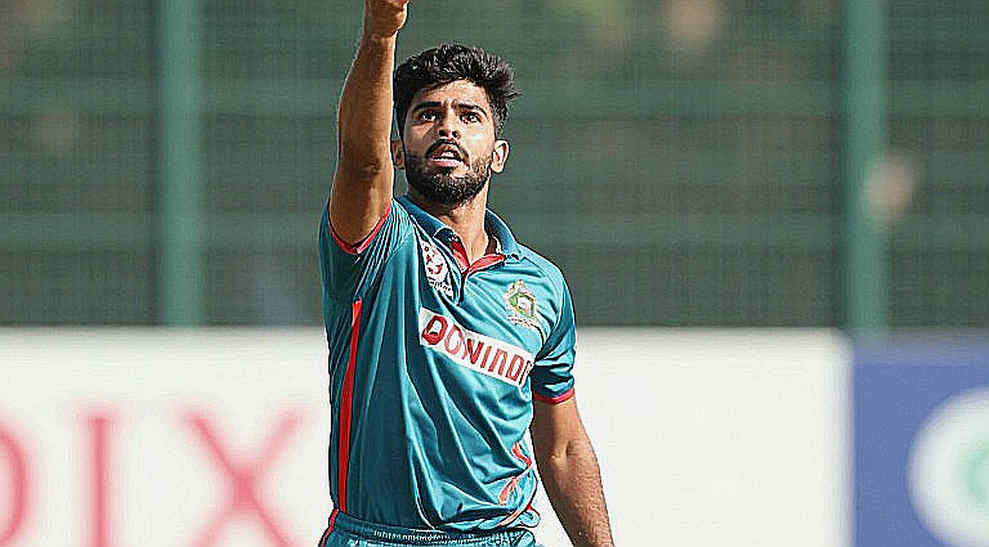 শাদাবের প্রথম আন্তর্জাতিক শতক, ৮৮ রানের অপরাজিত শেষ জুটি: লাহোরে পাকিস্তানের এক উইকেটের জয়ের ভেতরের হিসাব